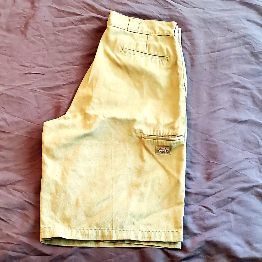 Dickie's Men's Cell Phone Pocket shorts